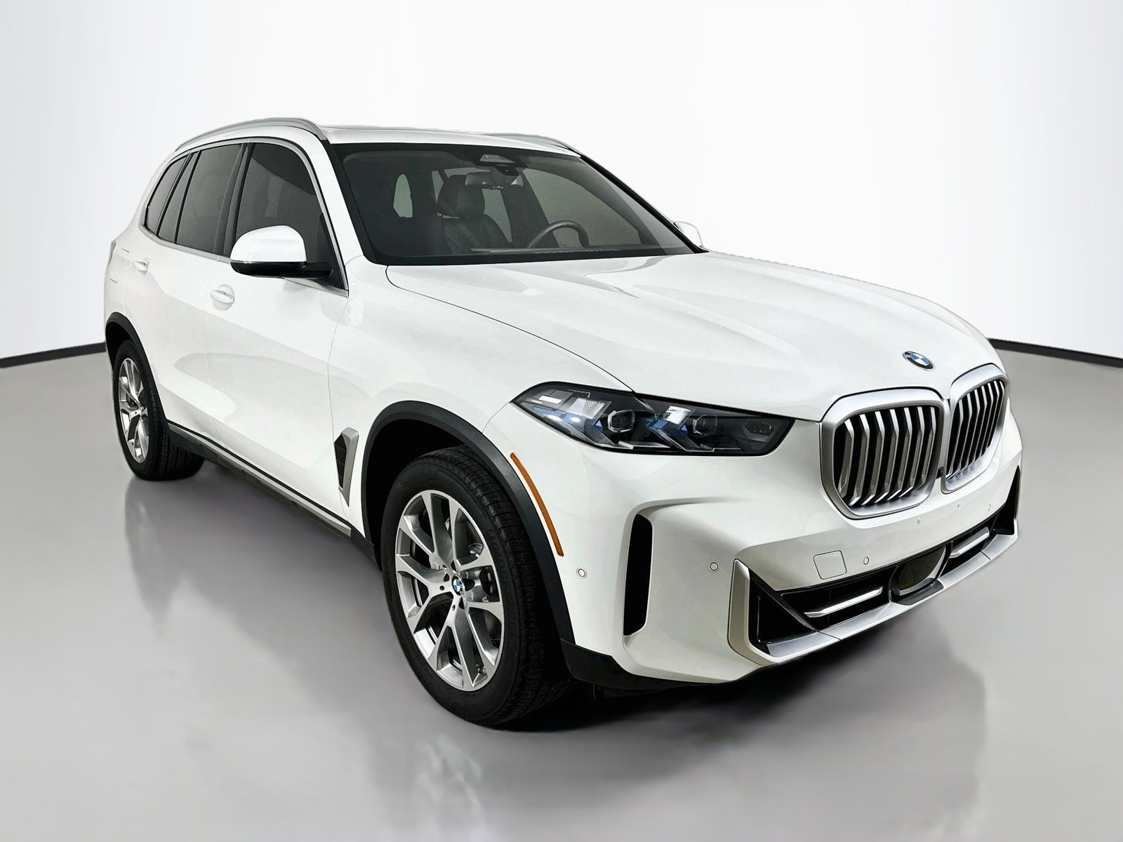 Used 2025 BMW X5 xDrive40i w/ Parking Assistance Package AWD/4WD image 3