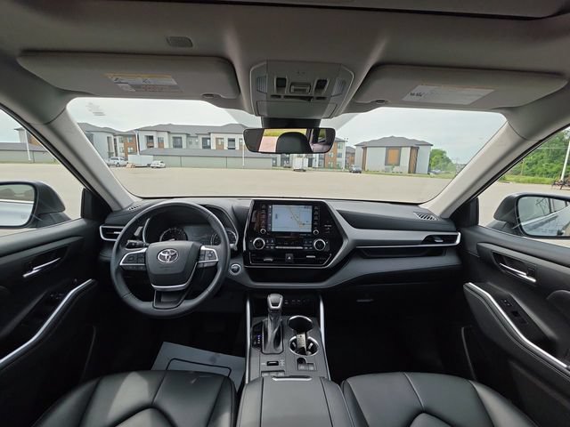 Used 2022 Toyota Highlander XLE AWD/4WD image 28