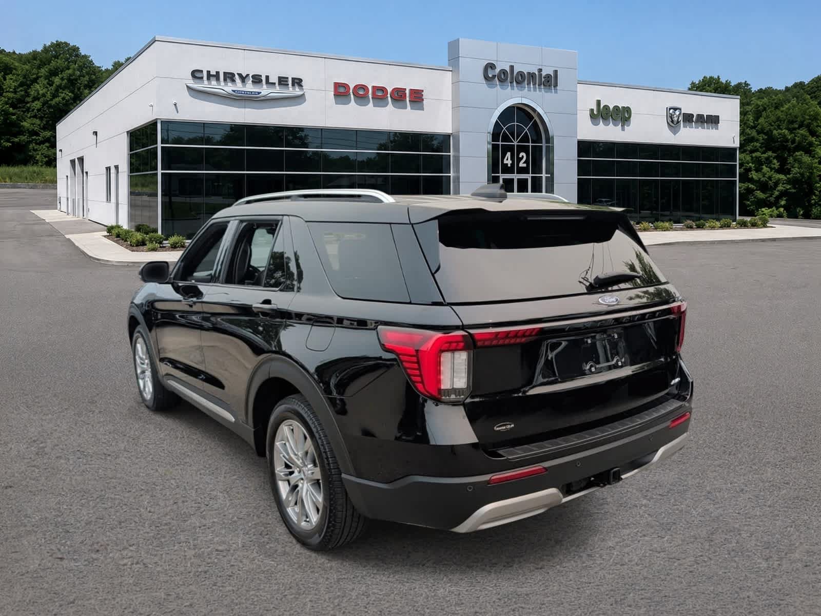 Used 2025 Ford Explorer Platinum AWD/4WD image 4