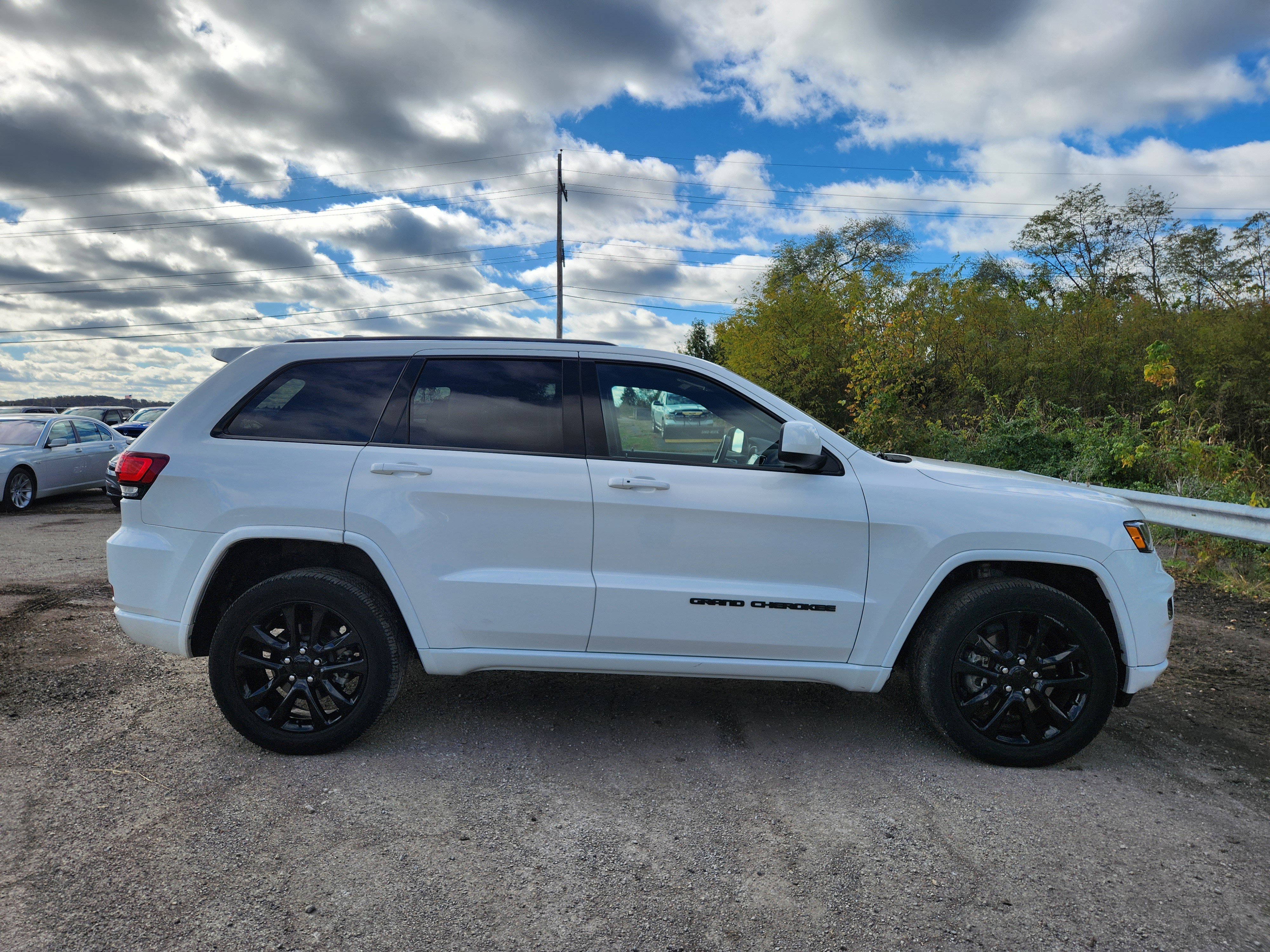 Used 2021 Jeep Grand Cherokee Laredo X image 16