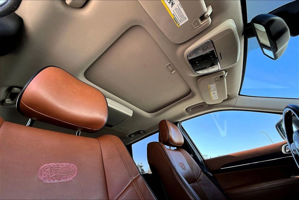 Used 2012 Jeep Grand Cherokee Overland Summit AWD/4WD image 22