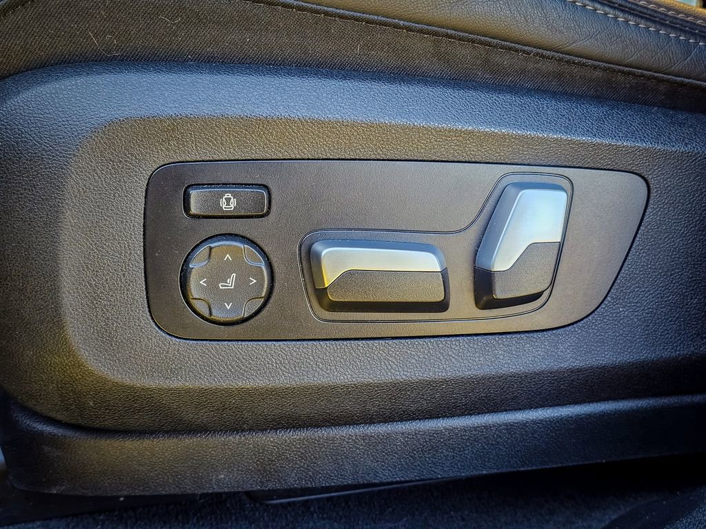 Used 2023 BMW X6 xDrive40i w/ Premium Package image 18