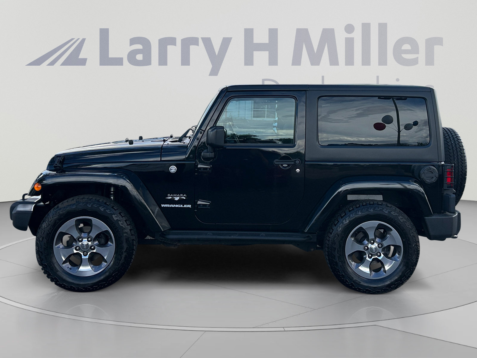 Used 2016 Jeep Wrangler Sahara w/ Connectivity Group AWD/4WD image 2