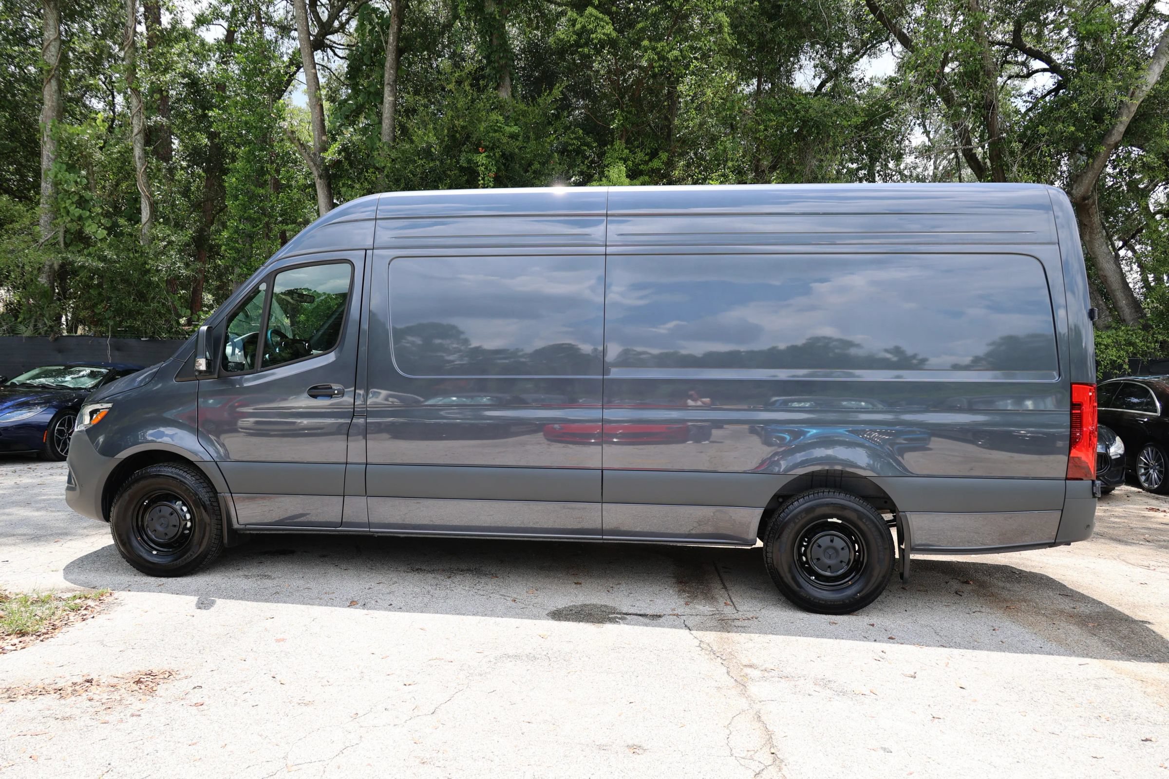 Used 2025 Mercedes-Benz Sprinter 2500 image 7