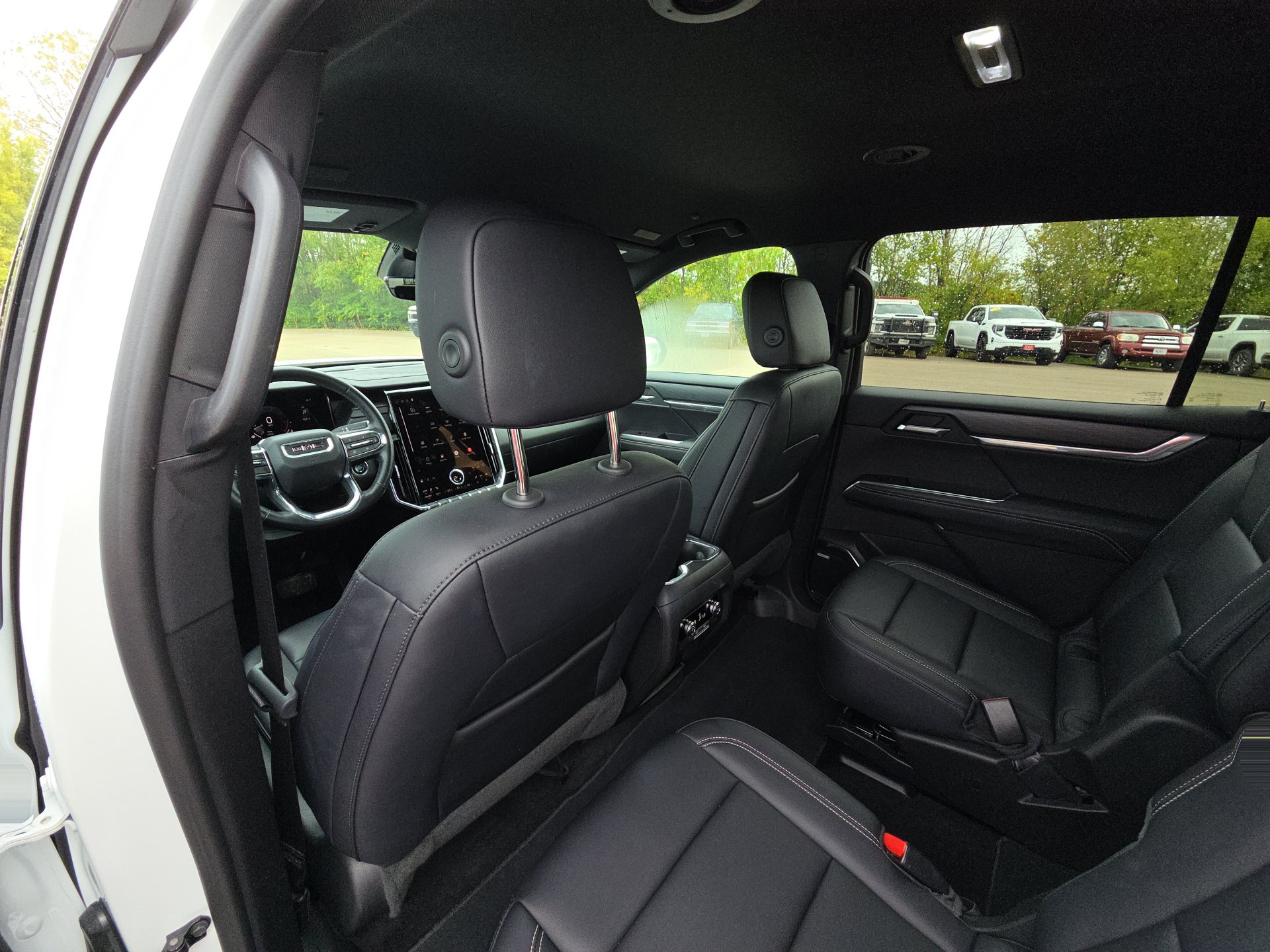 Used 2026 GMC Acadia Elevation w/ Elevation Premium Package FWD image 27