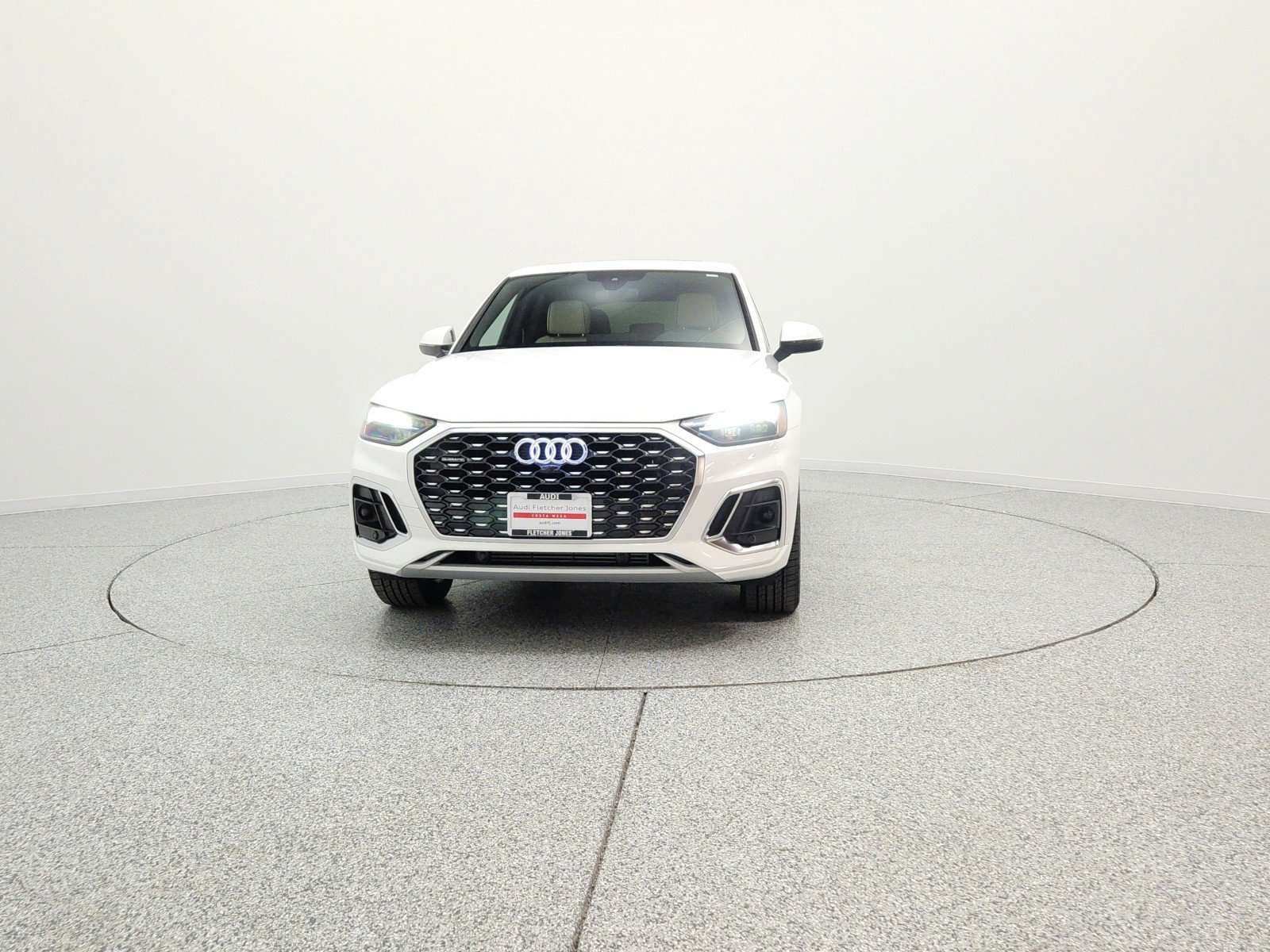 Used 2023 Audi Q5 2.0T Premium w/ Convenience Package AWD/4WD image 2