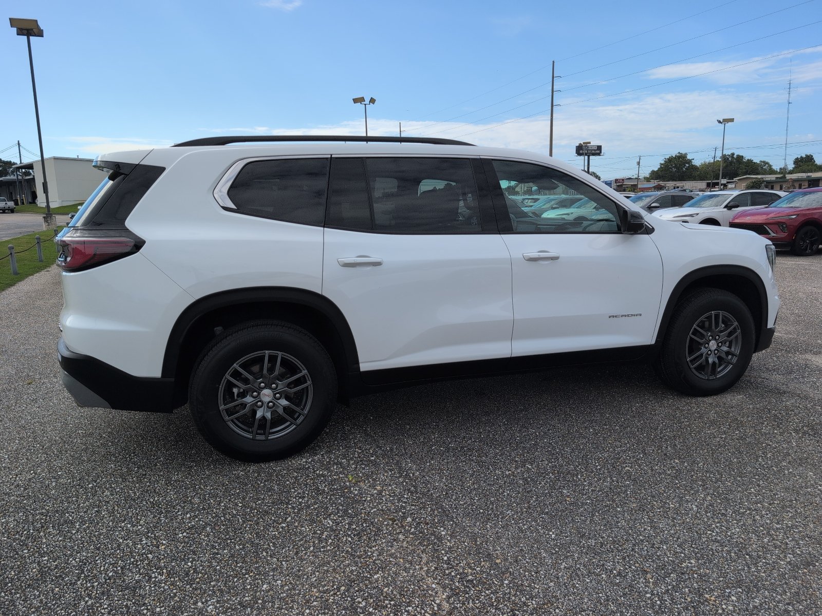 Used 2025 GMC Acadia Elevation FWD image 9