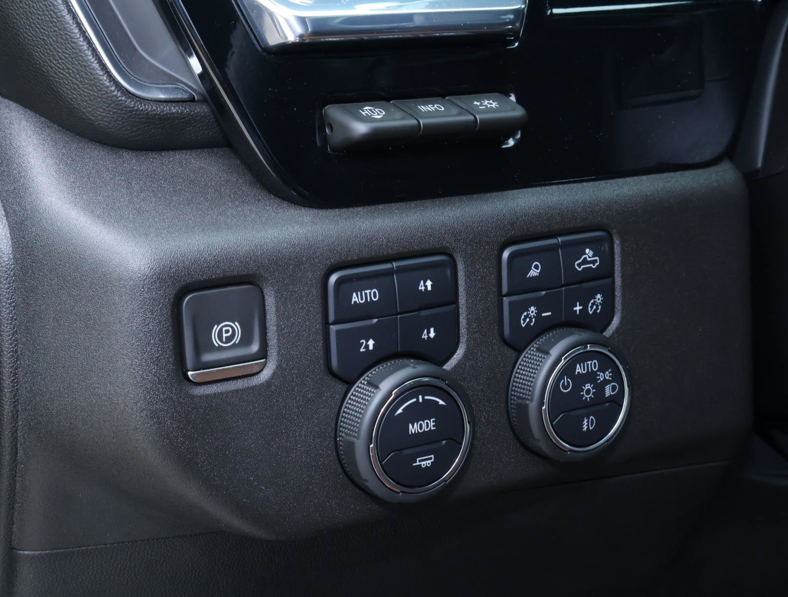 Used 2024 Chevrolet Silverado 1500 High Country w/ Technology Package AWD/4WD image 25