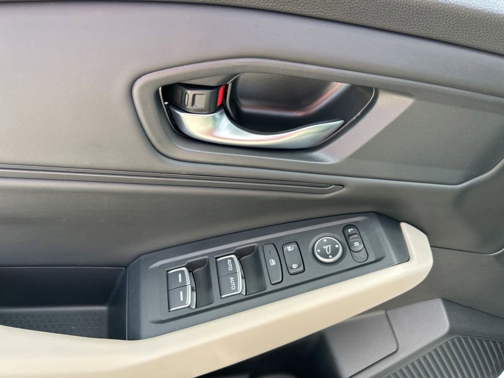 Used 2025 Honda Accord SE image 18