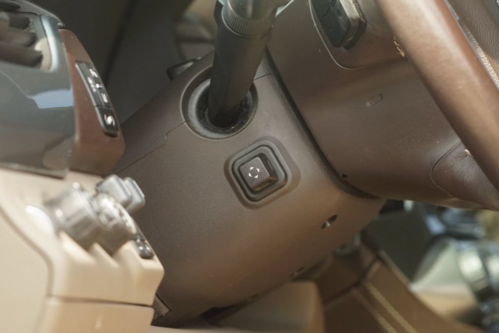 Used 2015 Chevrolet Tahoe LTZ AWD/4WD image 29