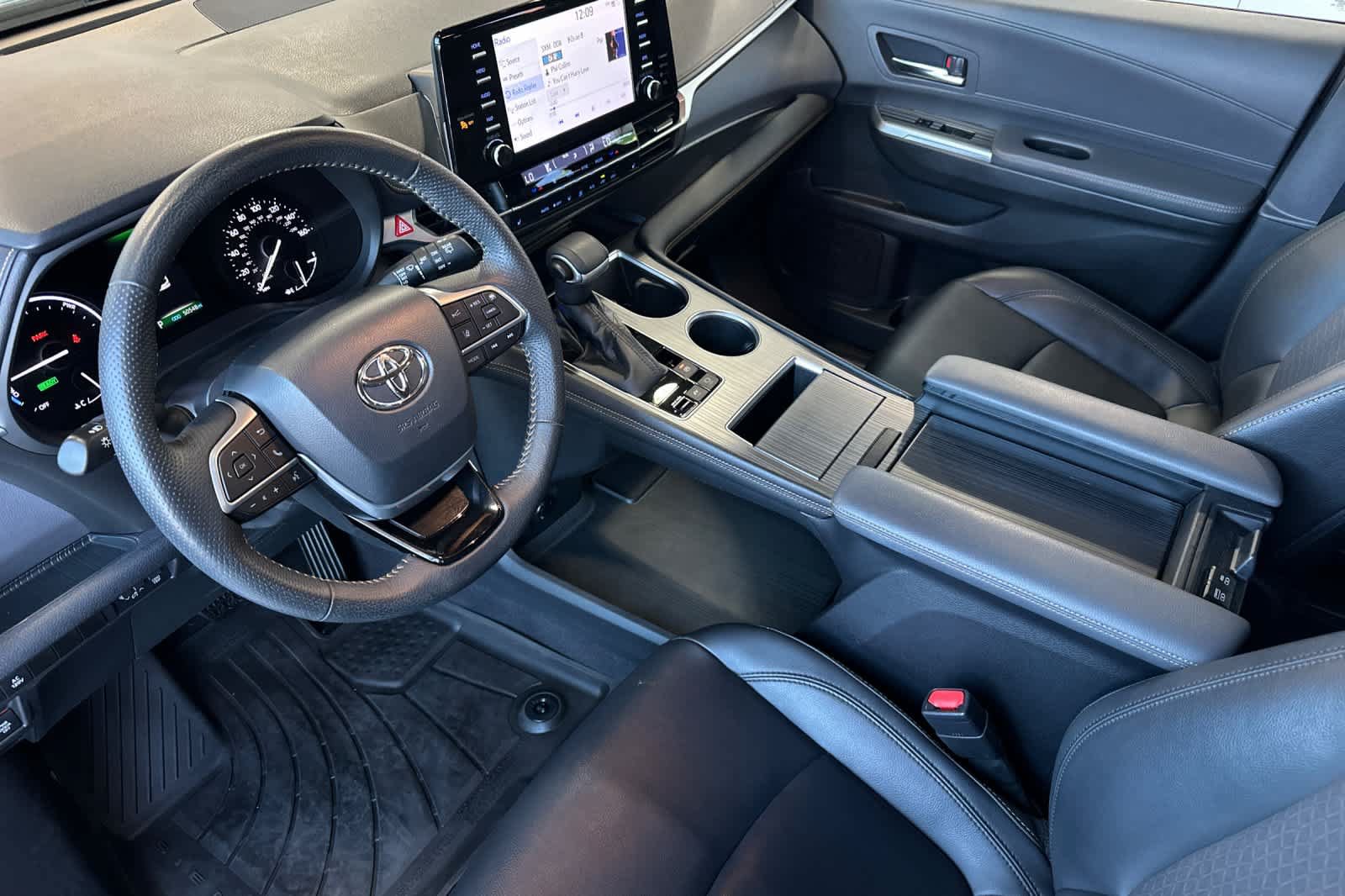 Used 2022 Toyota Sienna XLE Woodland Edition AWD/4WD image 13