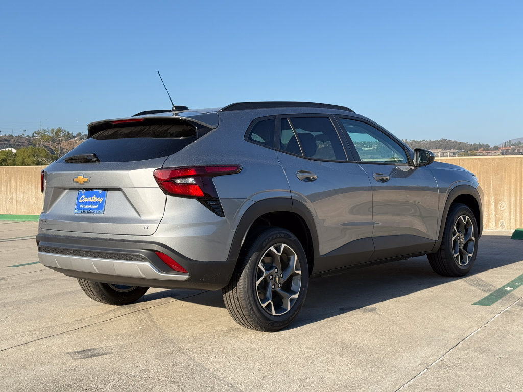 New 2026 Chevrolet Trax LT w/ Sunroof Package FWD image 6