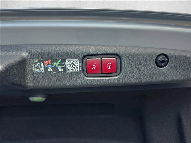 Used 2025 Mercedes-Benz E 450 4MATIC Sedan image 13