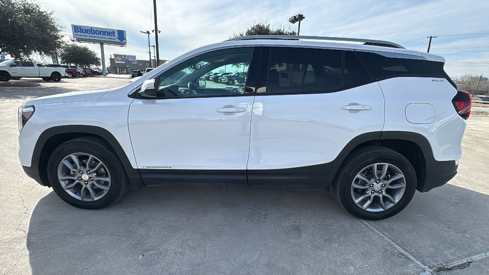 Used 2024 GMC Terrain SLT image 8