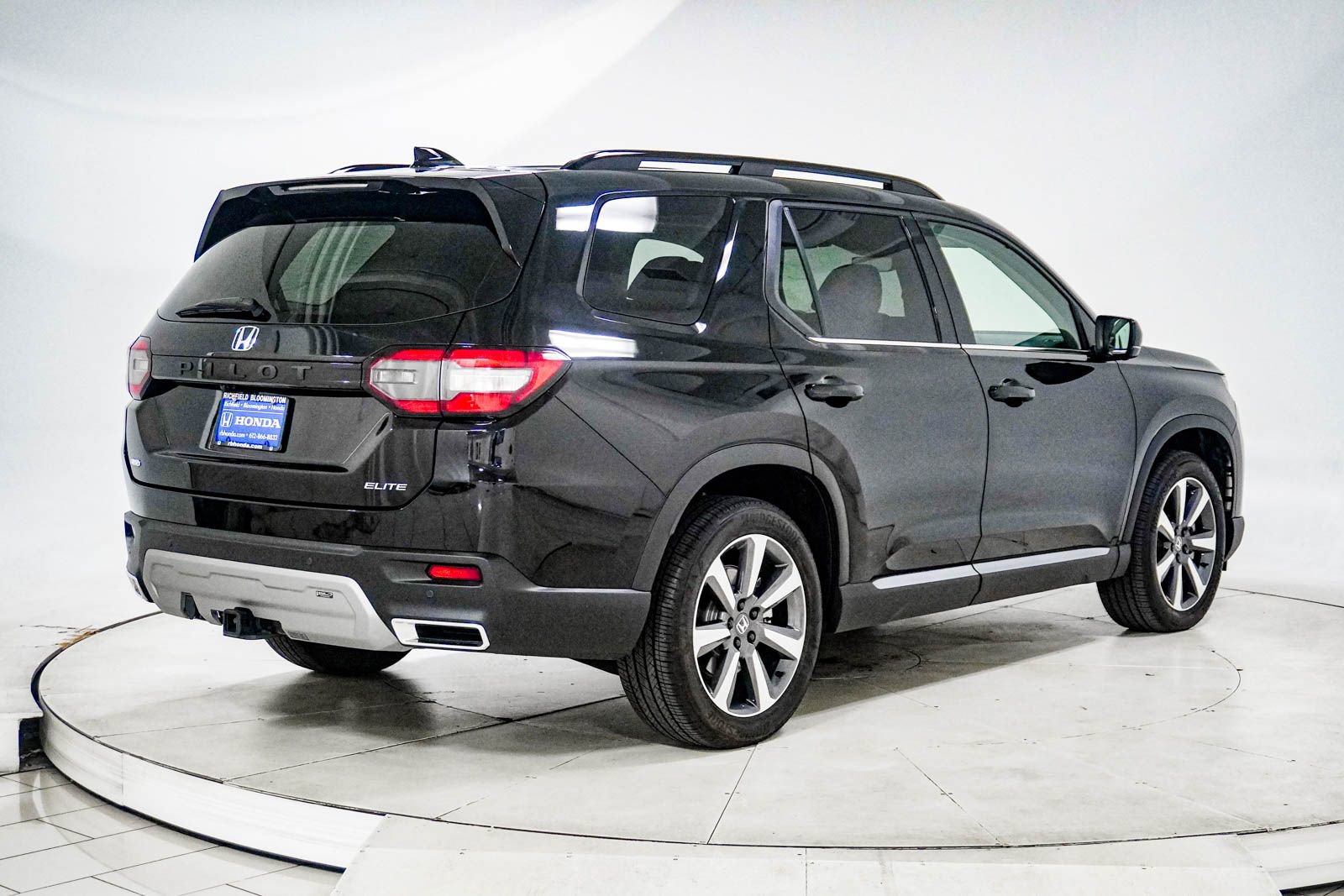 Certified 2025 Honda Pilot Elite image 12