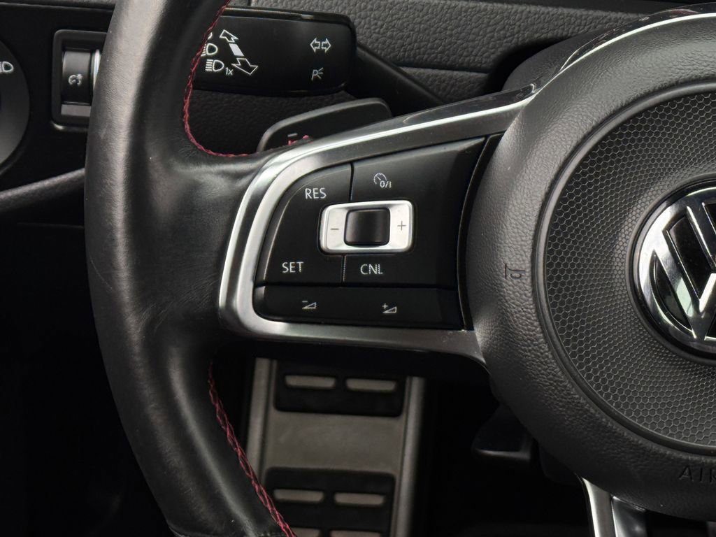 Used 2017 Volkswagen Golf S image 14