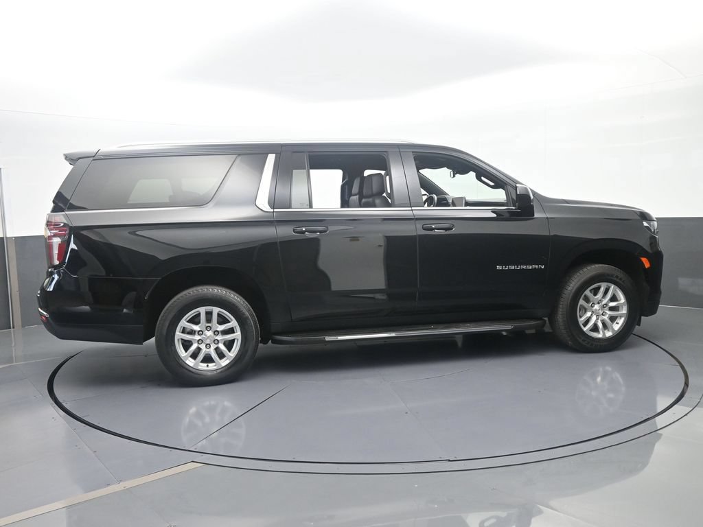 Used 2024 Chevrolet Suburban LT RWD image 7