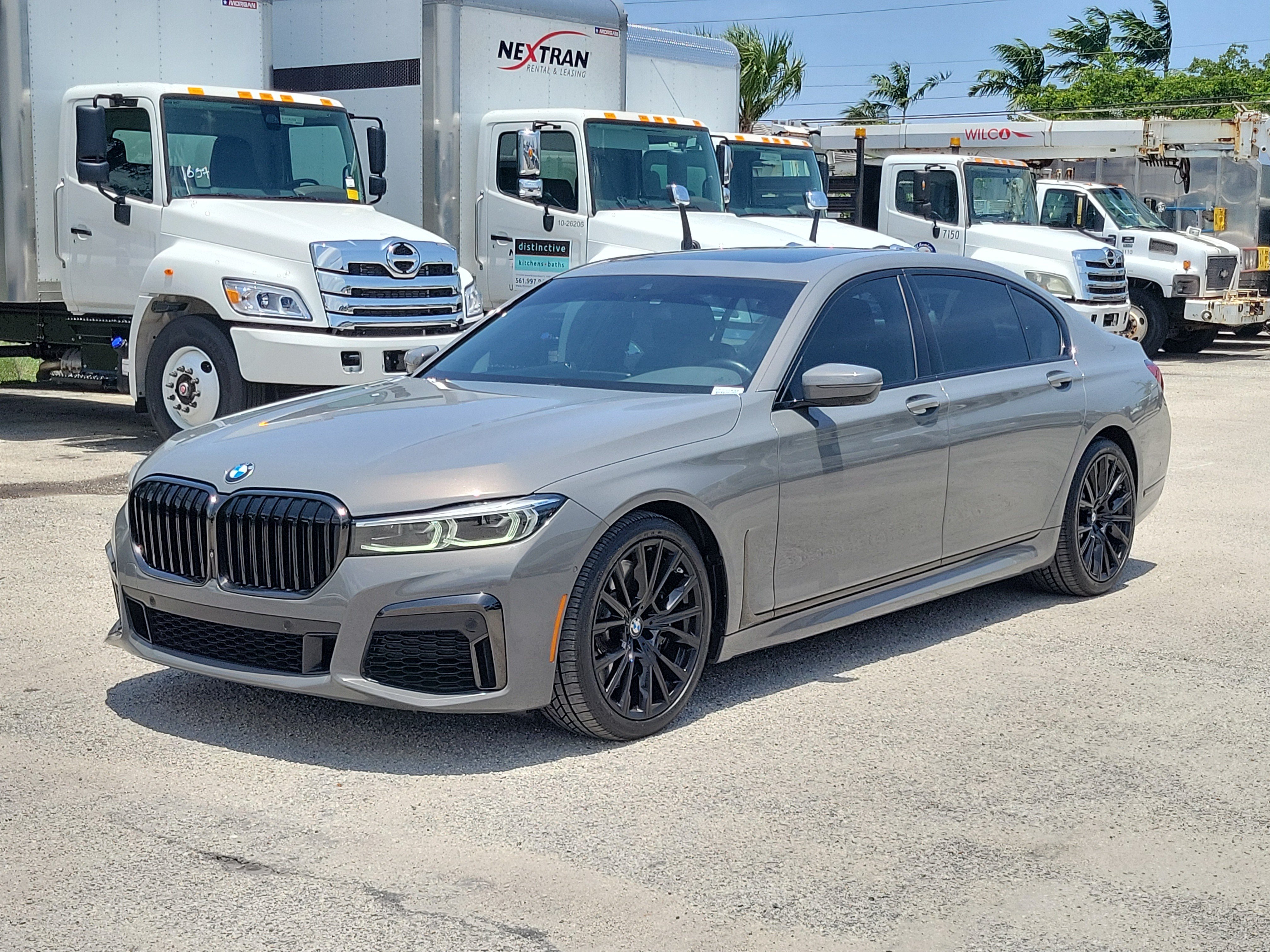 Used 2022 BMW 740i w/ M Sport Package RWD image 7