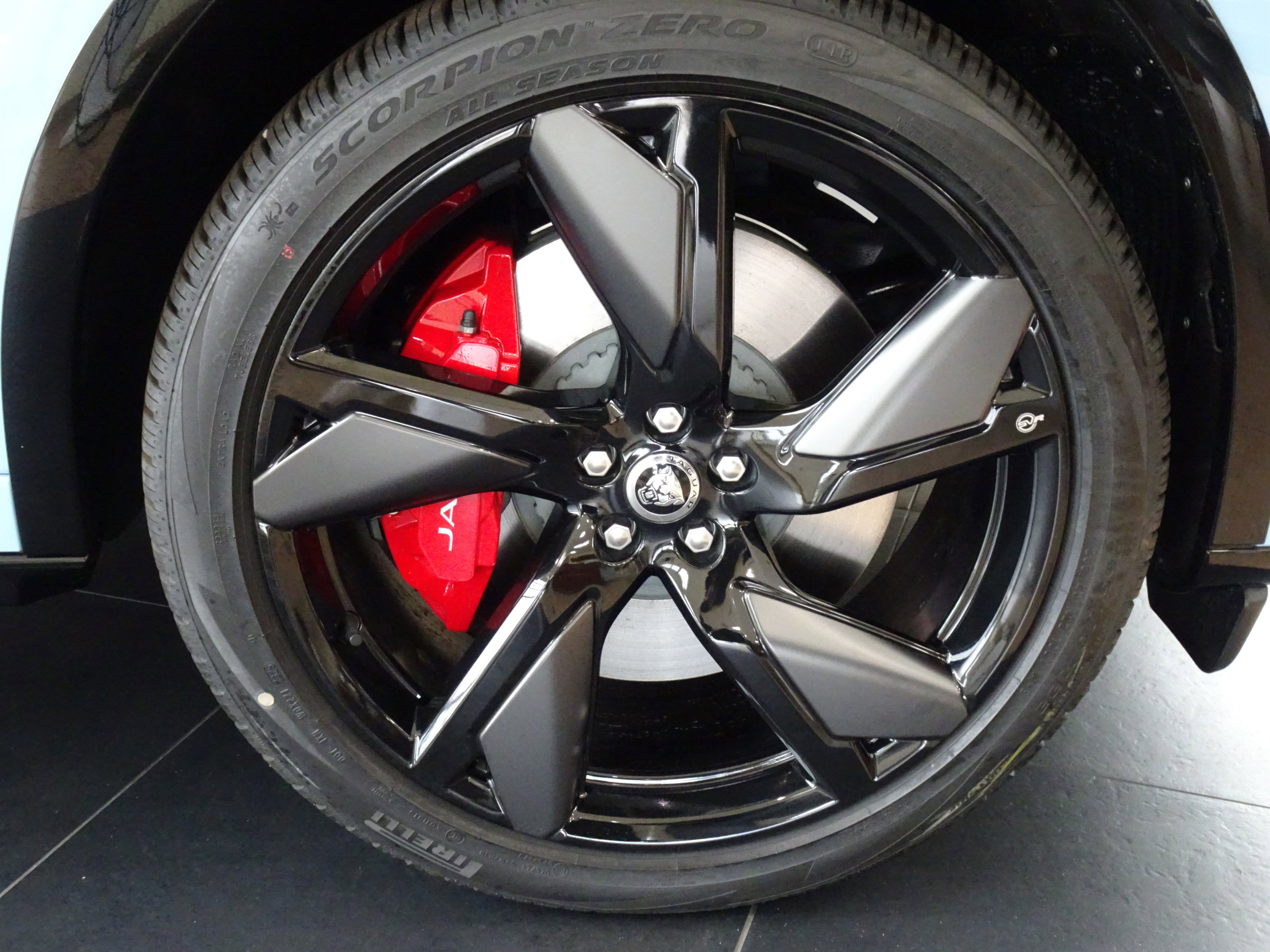 New 2026 Jaguar F-PACE SVR 575 Edition image 34