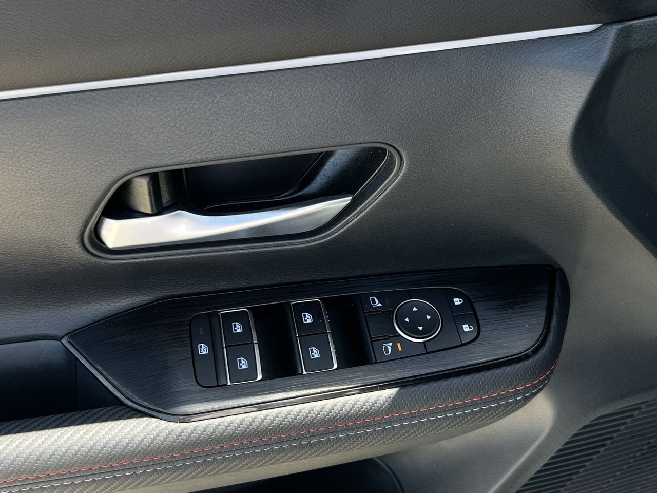 Certified 2026 Nissan Kicks SR FWD image 10