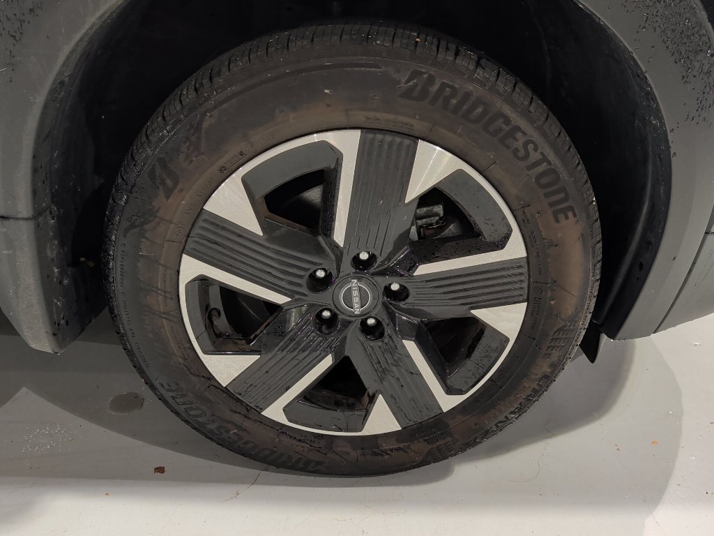 Used 2025 Nissan Kicks SV AWD/4WD image 7