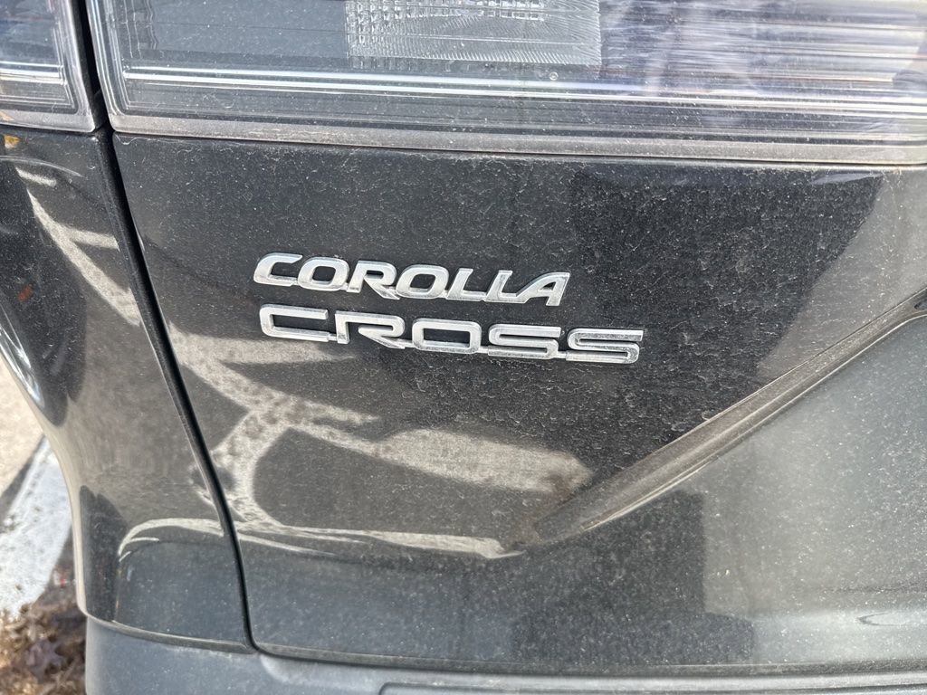 Used 2022 Toyota Corolla Cross XLE w/ Convenience Package AWD/4WD image 7