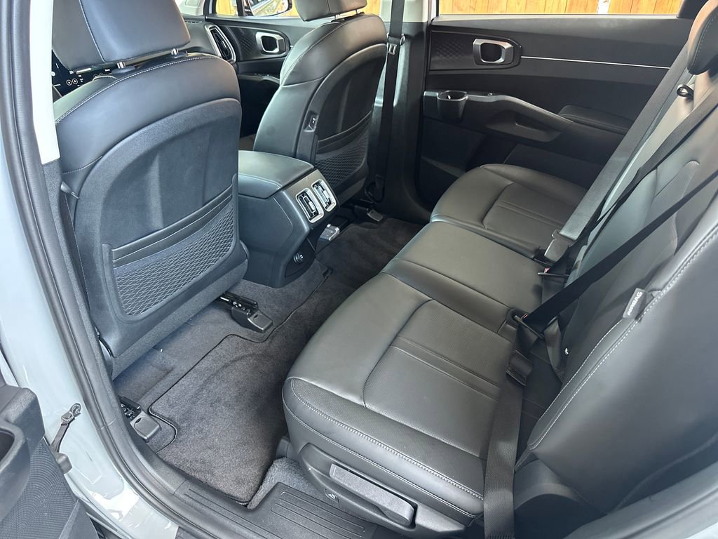 Used 2025 Kia Sorento S image 34