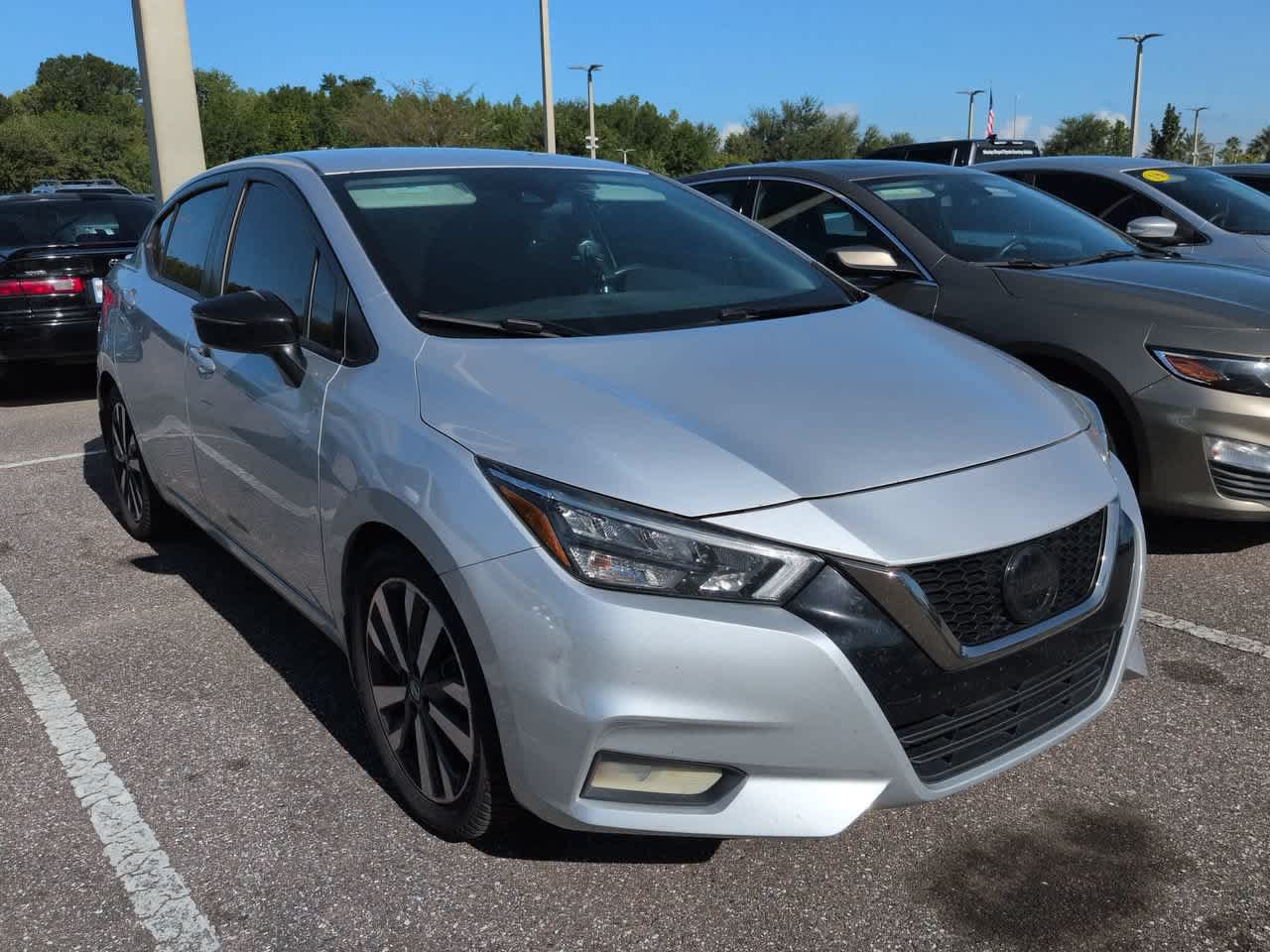 Used 2020 Nissan Versa SR FWD image 6