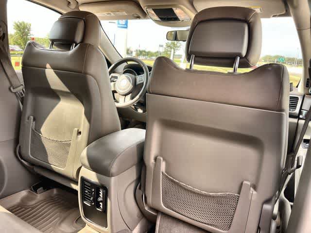 Used 2011 Jeep Grand Cherokee Laredo w/ Trailer Tow Group RWD image 13