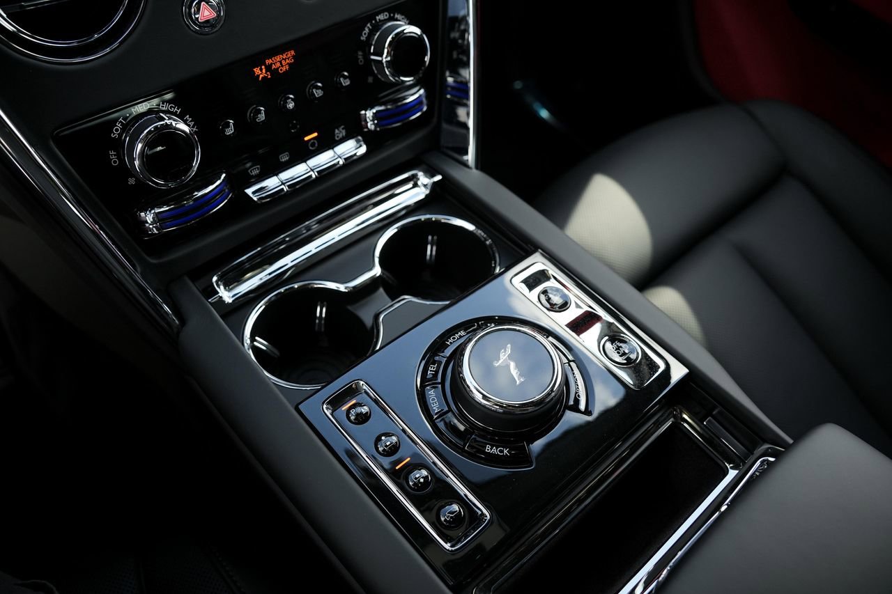 New 2026 Rolls-Royce Cullinan AWD/4WD image 28