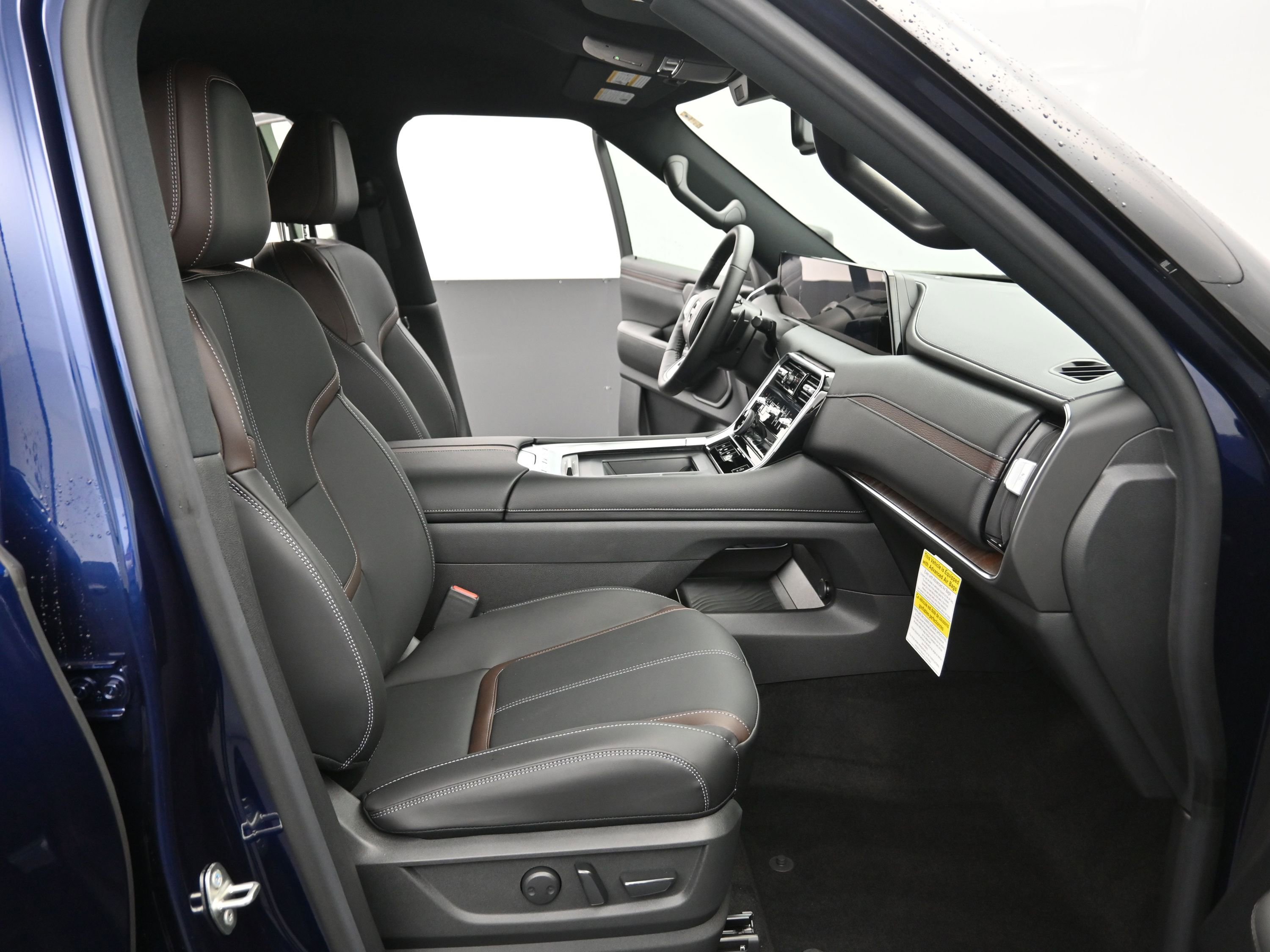 New 2025 Nissan Armada SL image 29