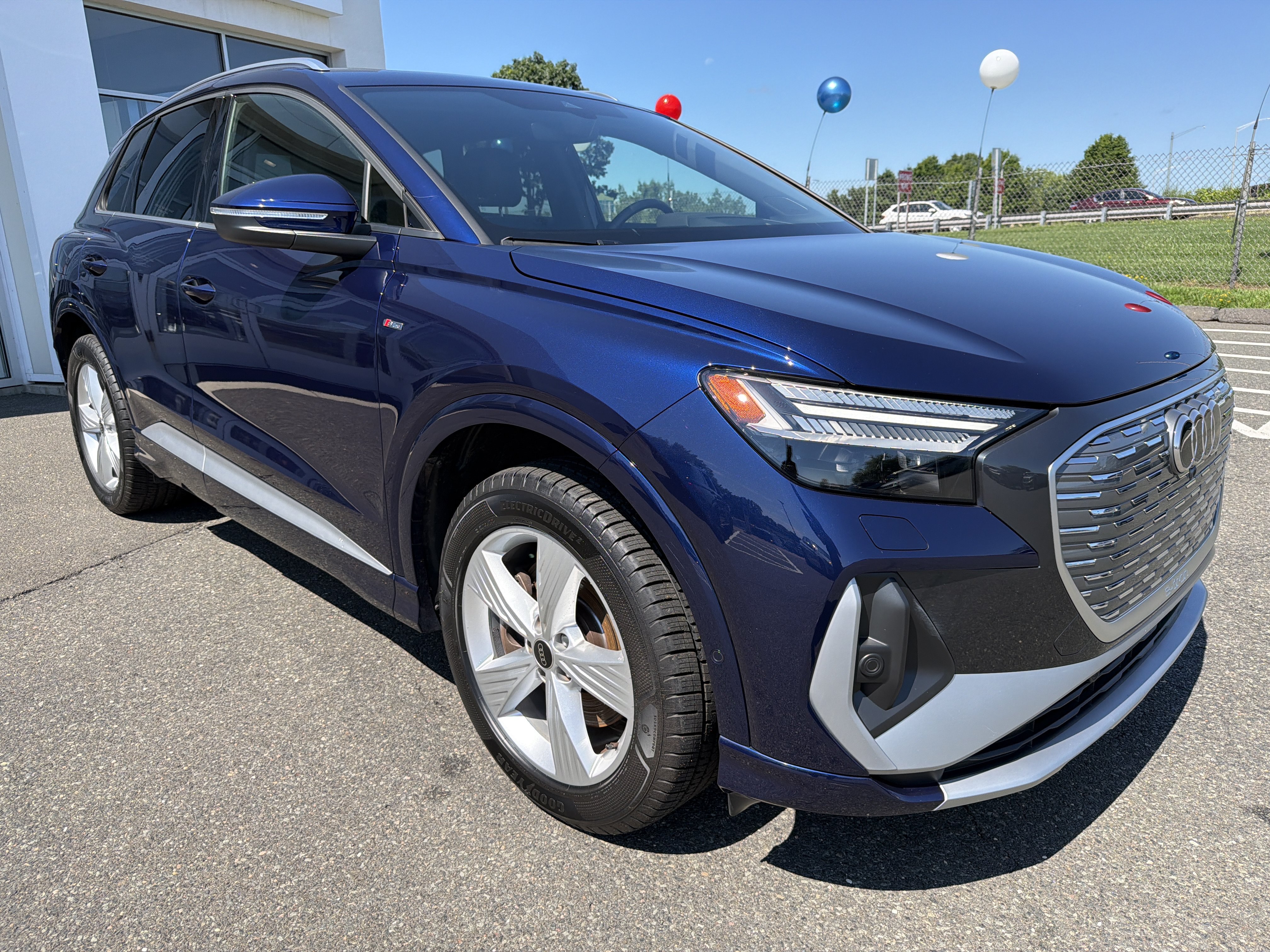 Used 2023 Audi Q4 e-tron Prestige AWD/4WD image 2