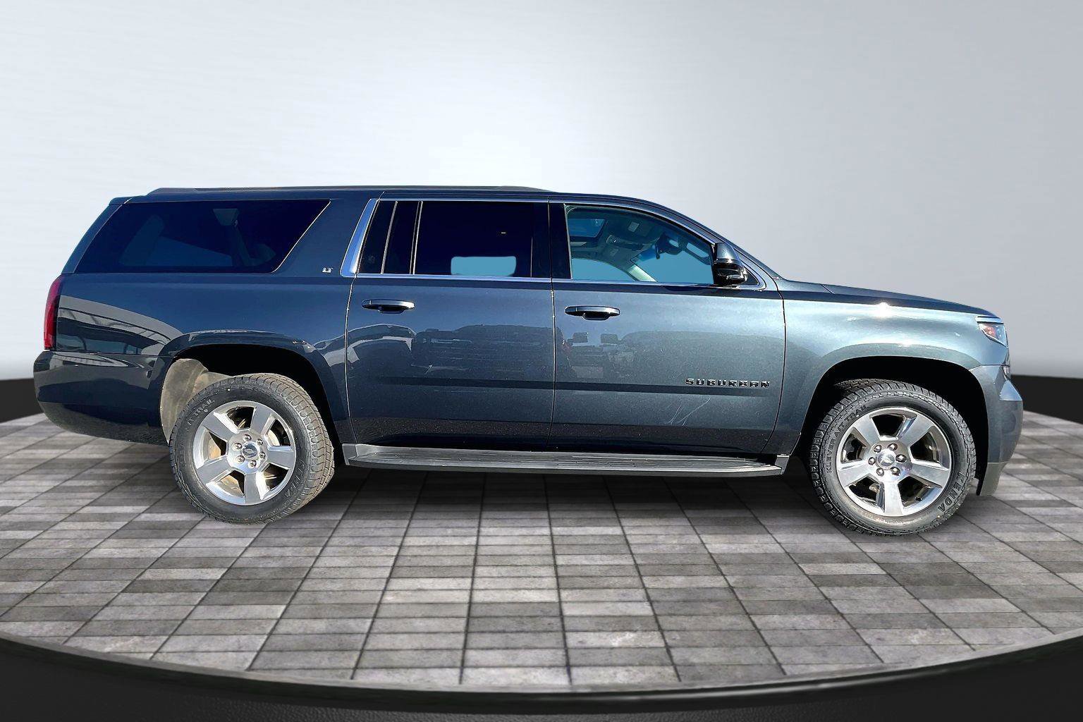 Used 2019 Chevrolet Suburban LT image 16