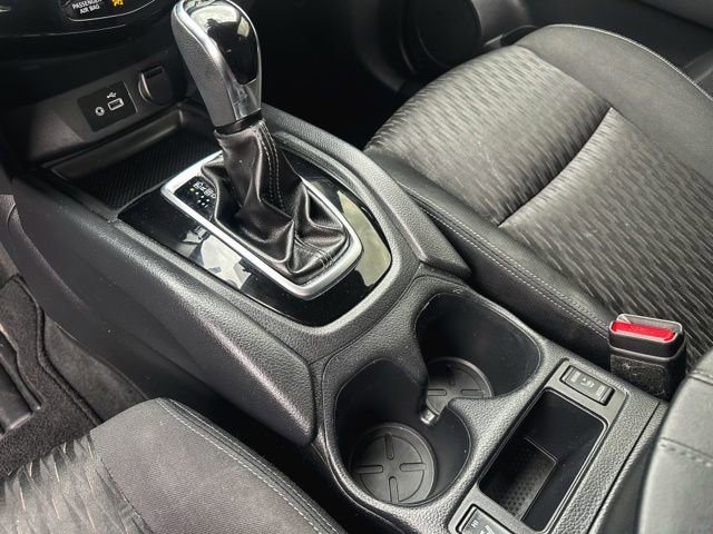 Used 2020 Nissan Rogue SV FWD image 19