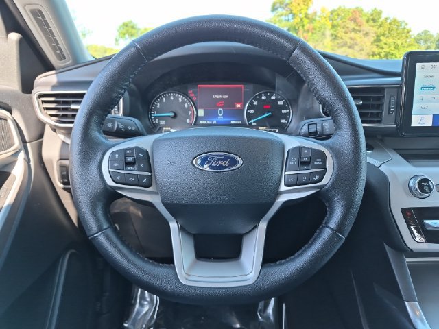 Used 2024 Ford Explorer XLT w/ Equipment Group 202A AWD/4WD image 31