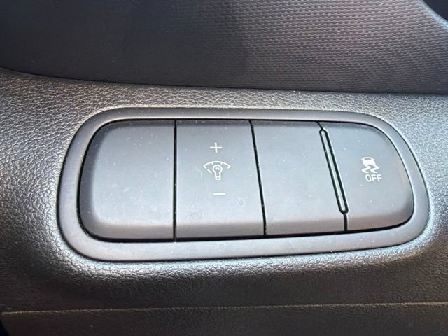 Used 2025 Hyundai Venue FWD image 22