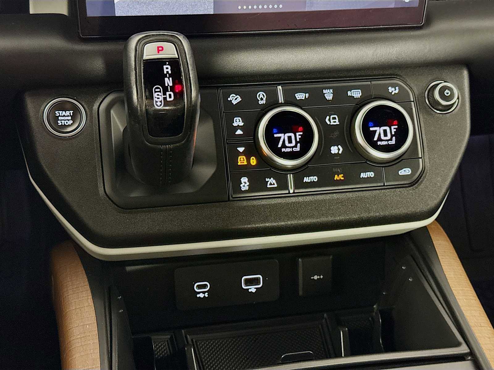 Certified 2022 Land Rover Defender 110 X-Dynamic HSE image 16