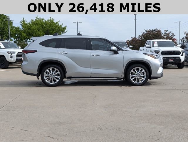 Used 2024 Toyota Highlander Limited image 4