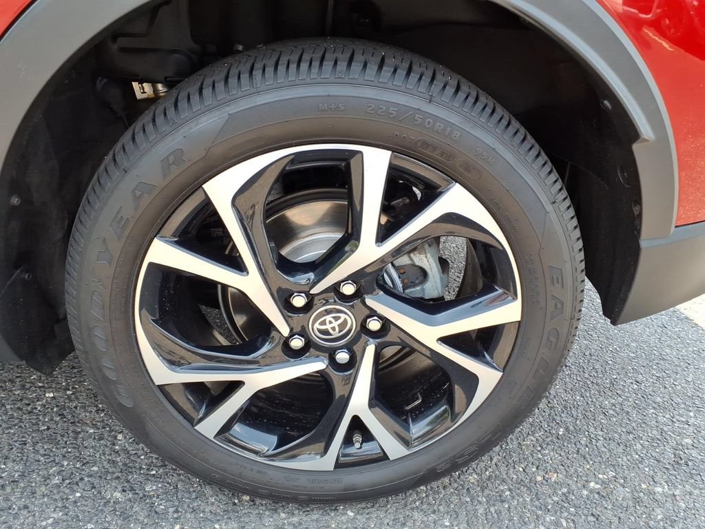 Used 2020 Toyota C-HR XLE FWD image 16