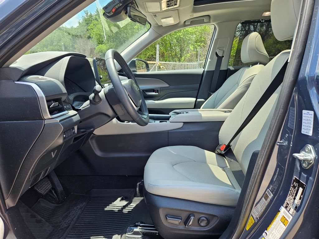 Used 2024 Toyota Grand Highlander XLE FWD image 21