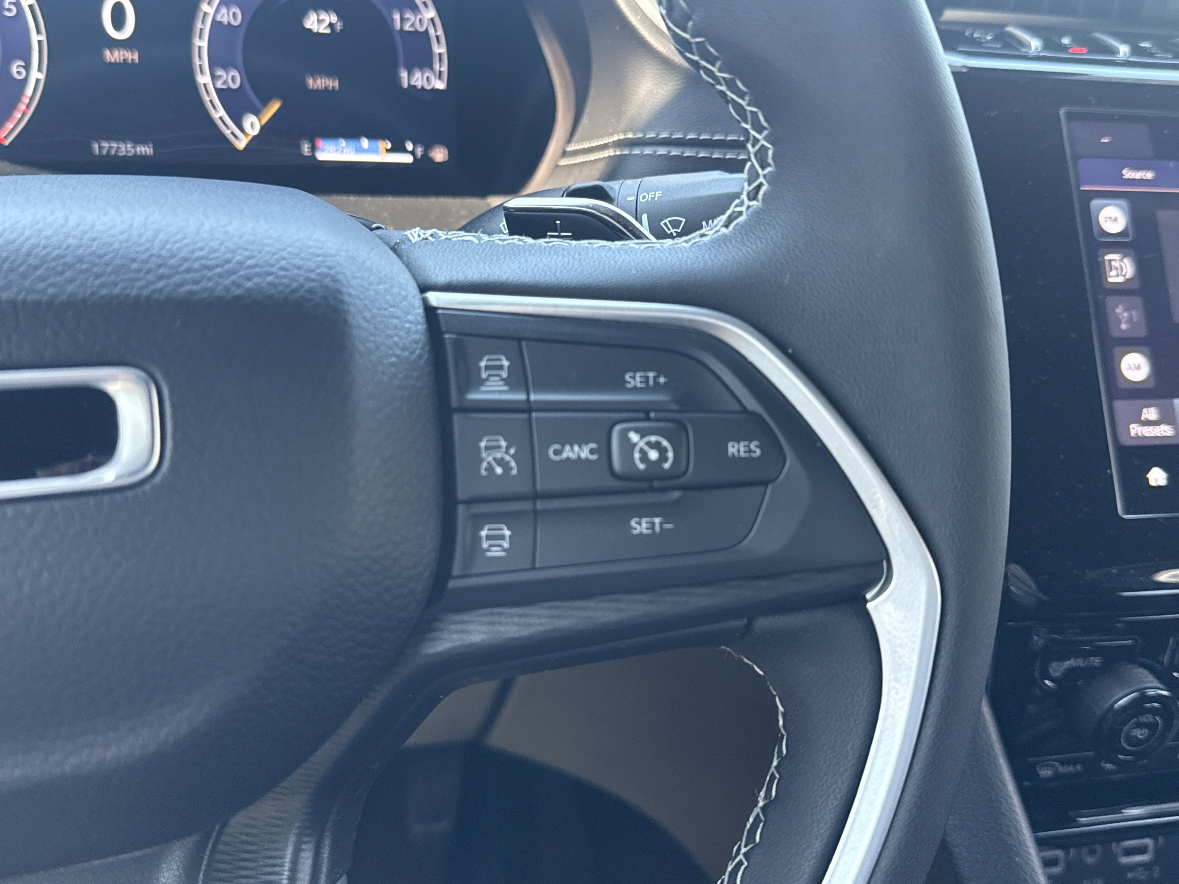 Used 2024 Jeep Grand Cherokee Laredo X w/ Trailer Tow Package AWD/4WD image 20