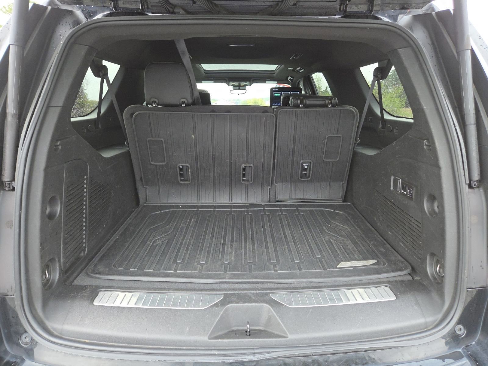 Used 2023 GMC Yukon XL Denali w/ Denali Reserve Package image 24