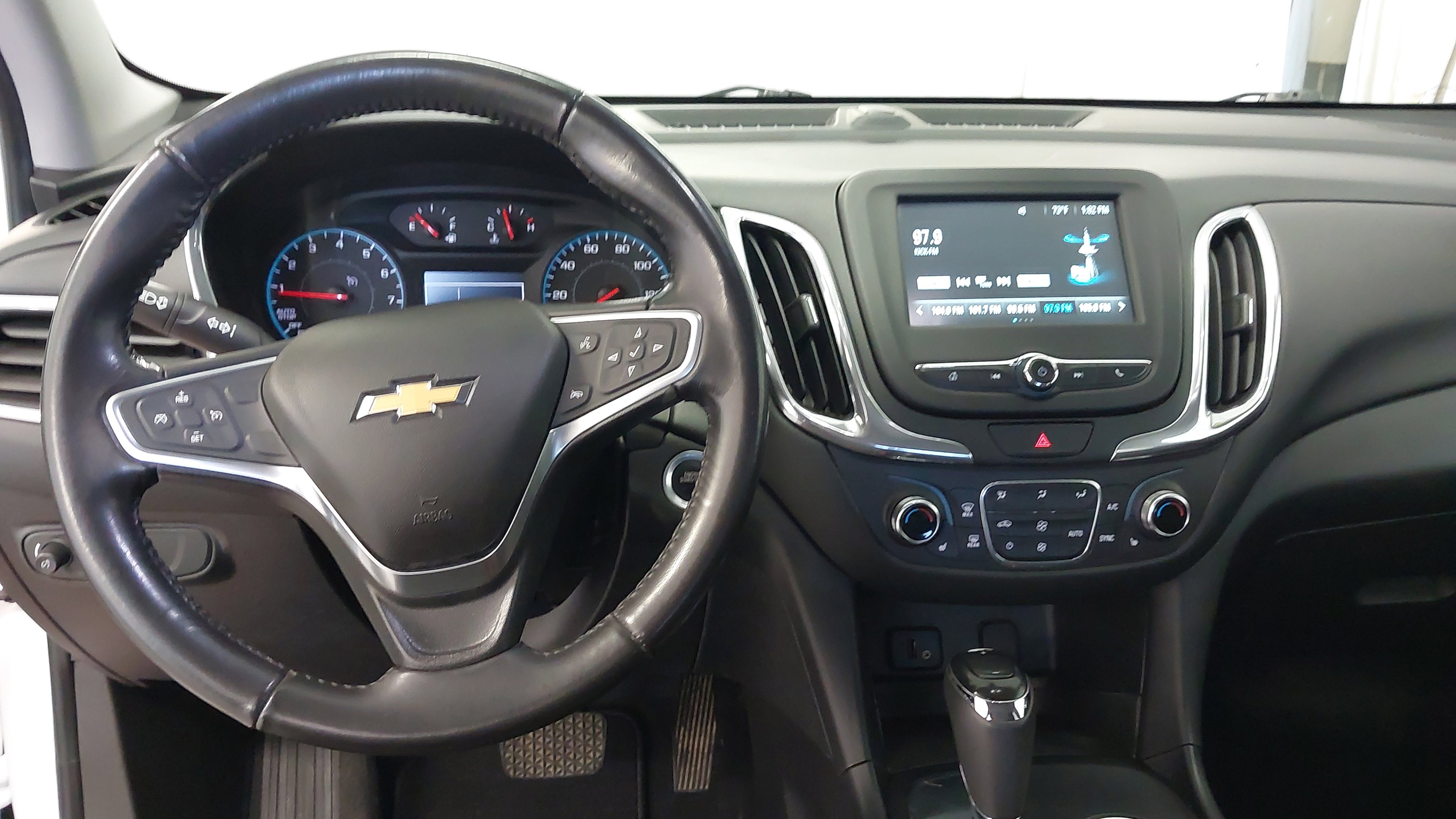 Used 2018 Chevrolet Equinox LT FWD image 26