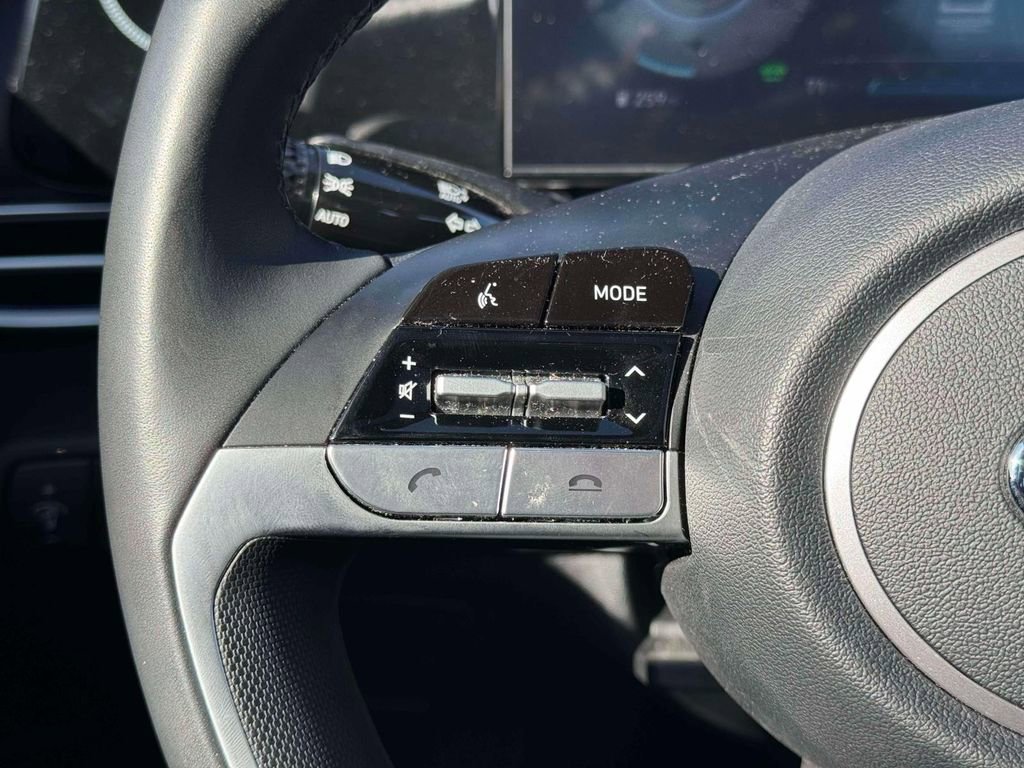 Used 2023 Hyundai Elantra Limited FWD image 25