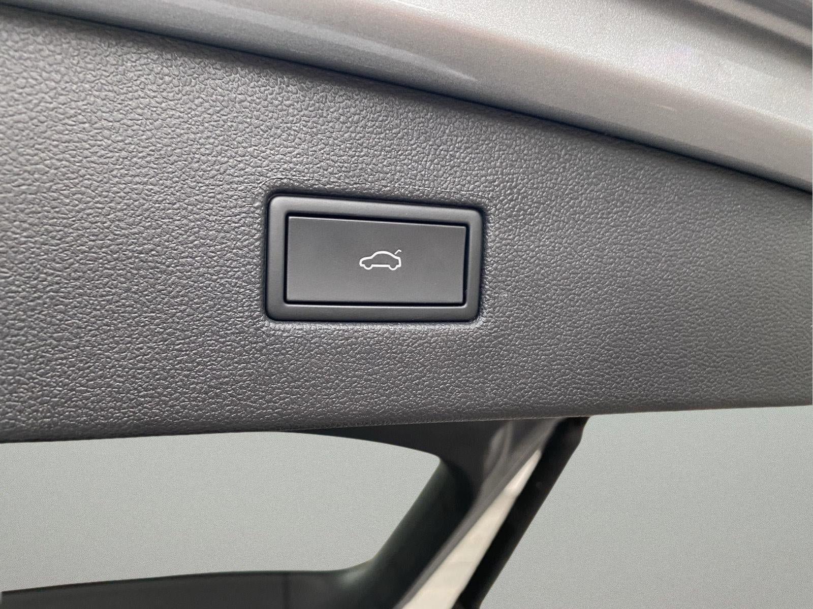 Used 2024 Volkswagen Tiguan SE AWD/4WD image 32