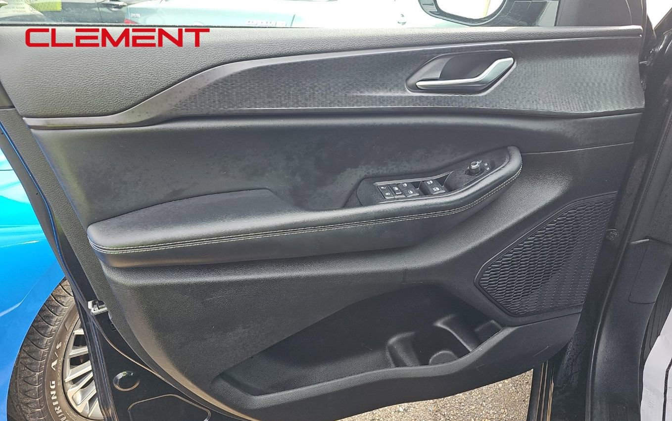 Used 2023 Jeep Grand Cherokee L Laredo image 13