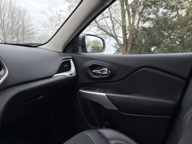 Used 2018 Jeep Cherokee Trailhawk image 26