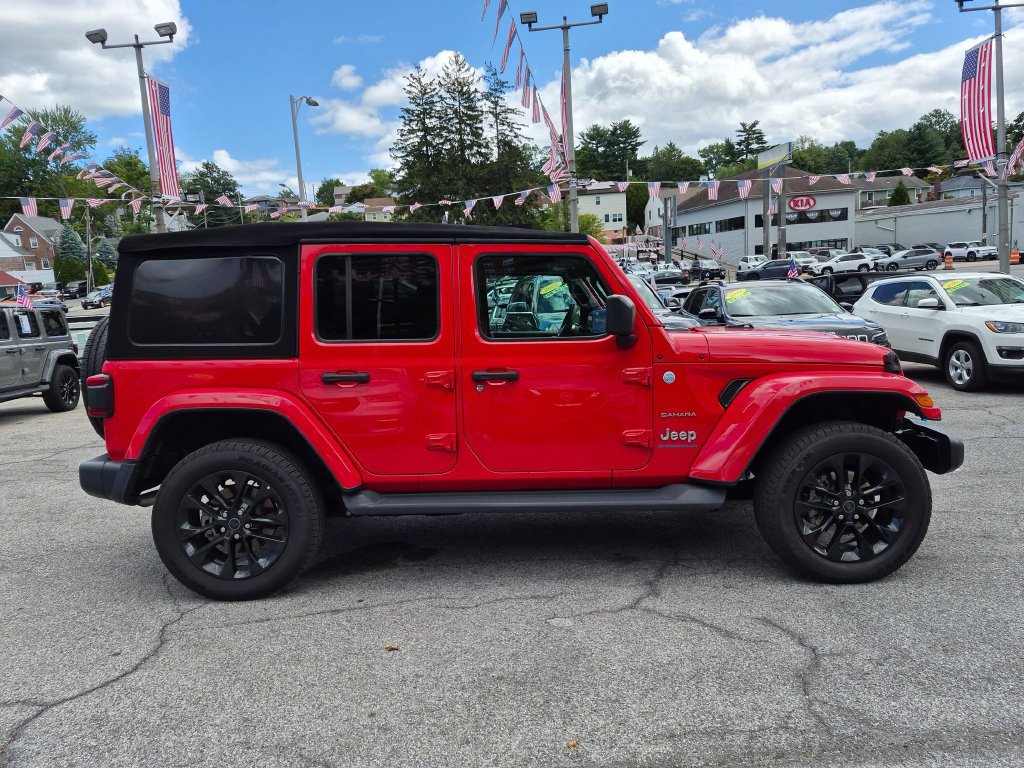 Used 2024 Jeep Wrangler Unlimited Sahara w/ Technology Group AWD/4WD image 5