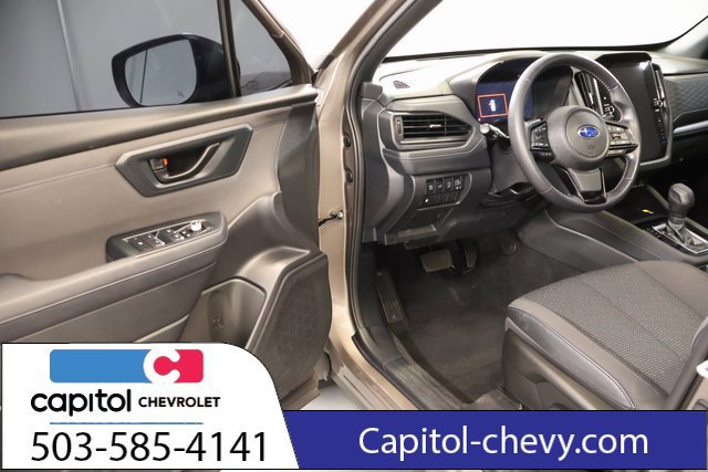 Used 2025 Subaru Forester Premium AWD/4WD image 9