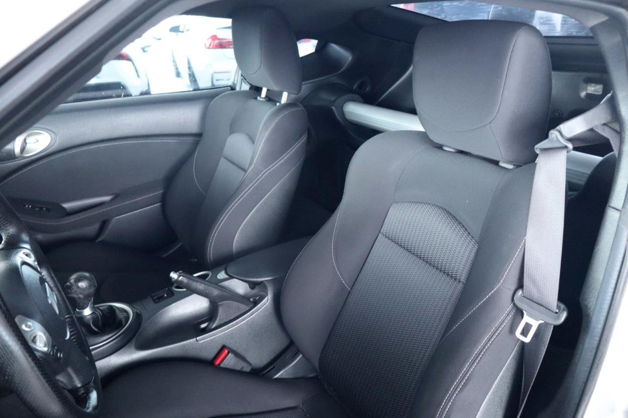 Used 2019 Nissan 370Z Coupe RWD image 14